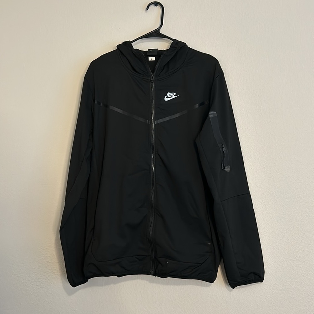 NWT NIKE JACKET AND PANT SET. Size Large. Nike Tech Fleece FULL SET!!